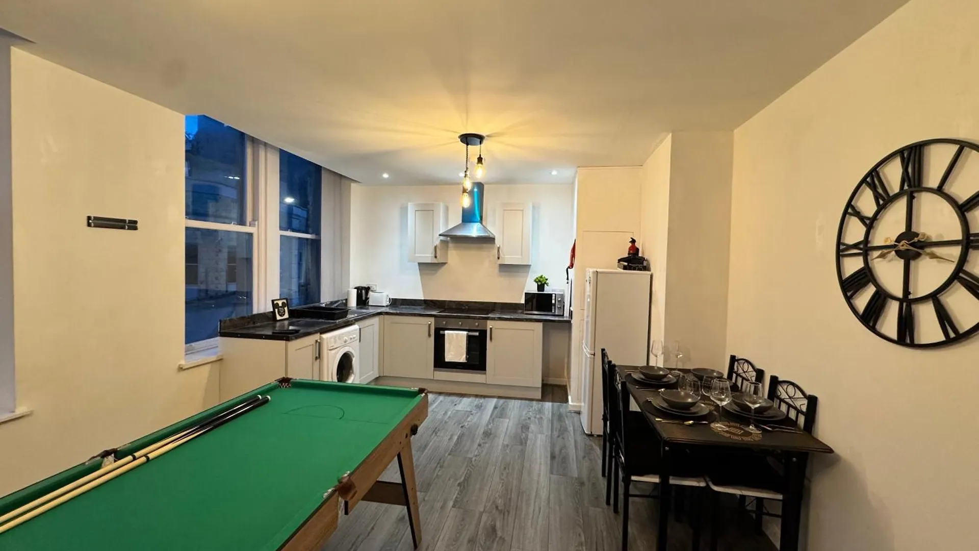 Rawson Apartments - Stylish City Centre Hideaway With 85 Inch Tv Cinema Room & Pool Table 브래드퍼드