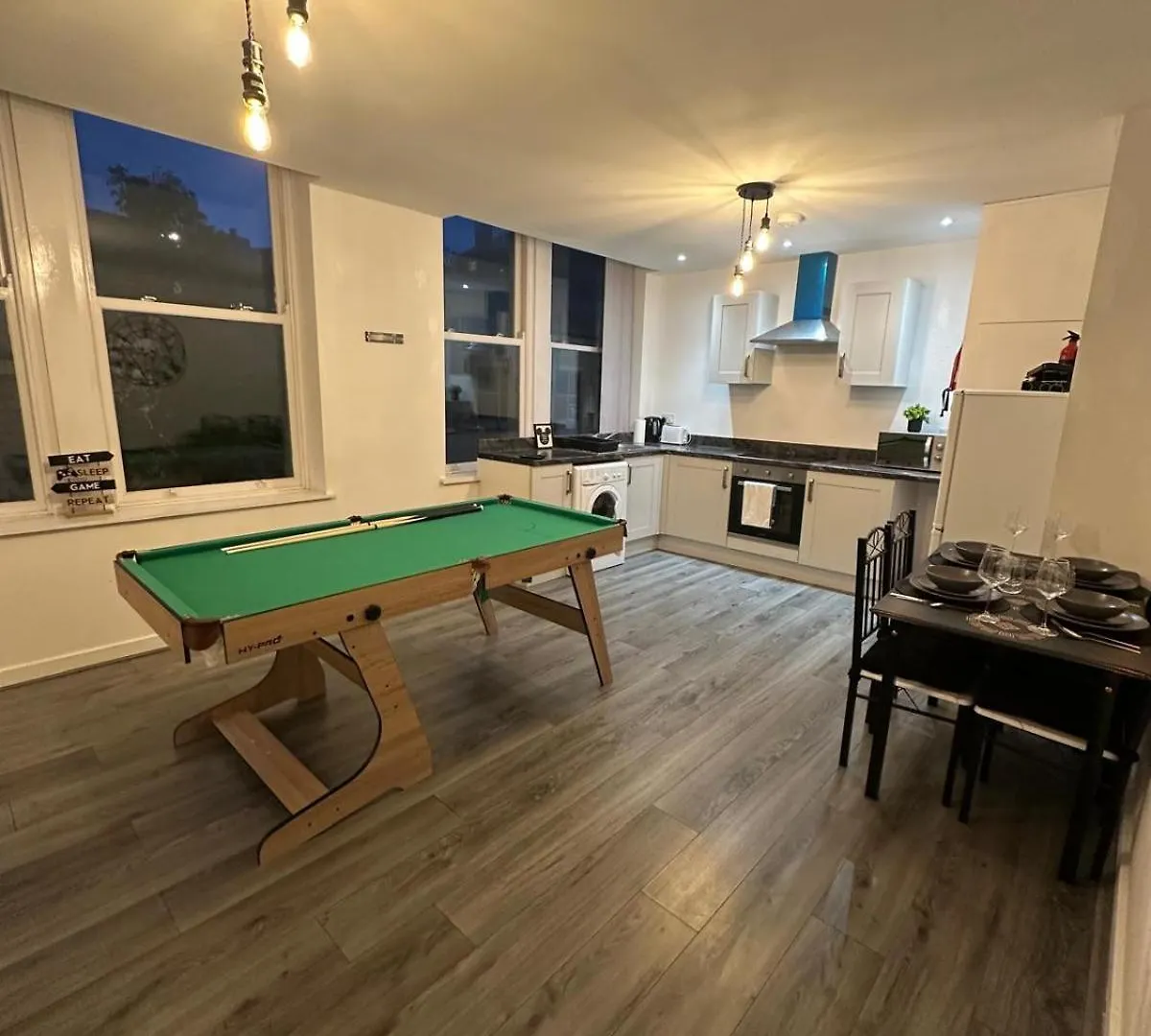 Rawson Apartments - Stylish City Centre Hideaway With 85 Inch Tv Cinema Room & Pool Table 브래드퍼드